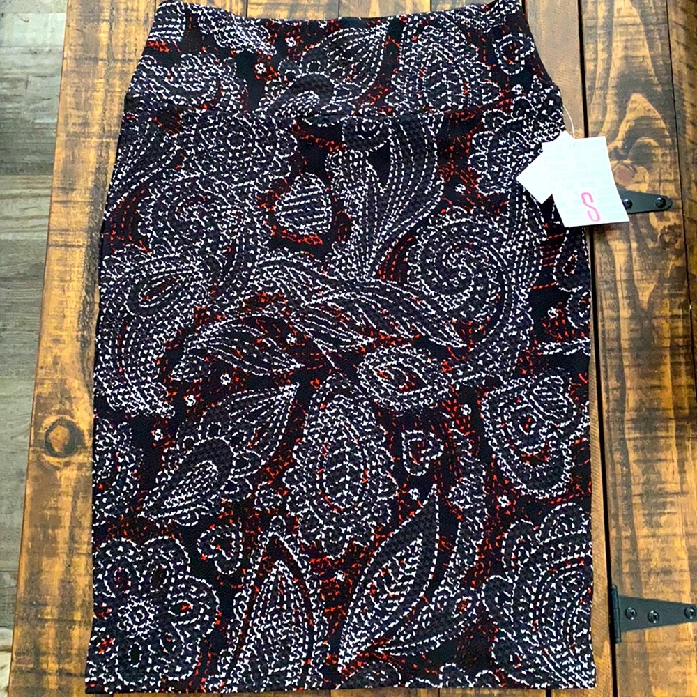 NWT LuLaRoe Cassie Skirt black with cute print!